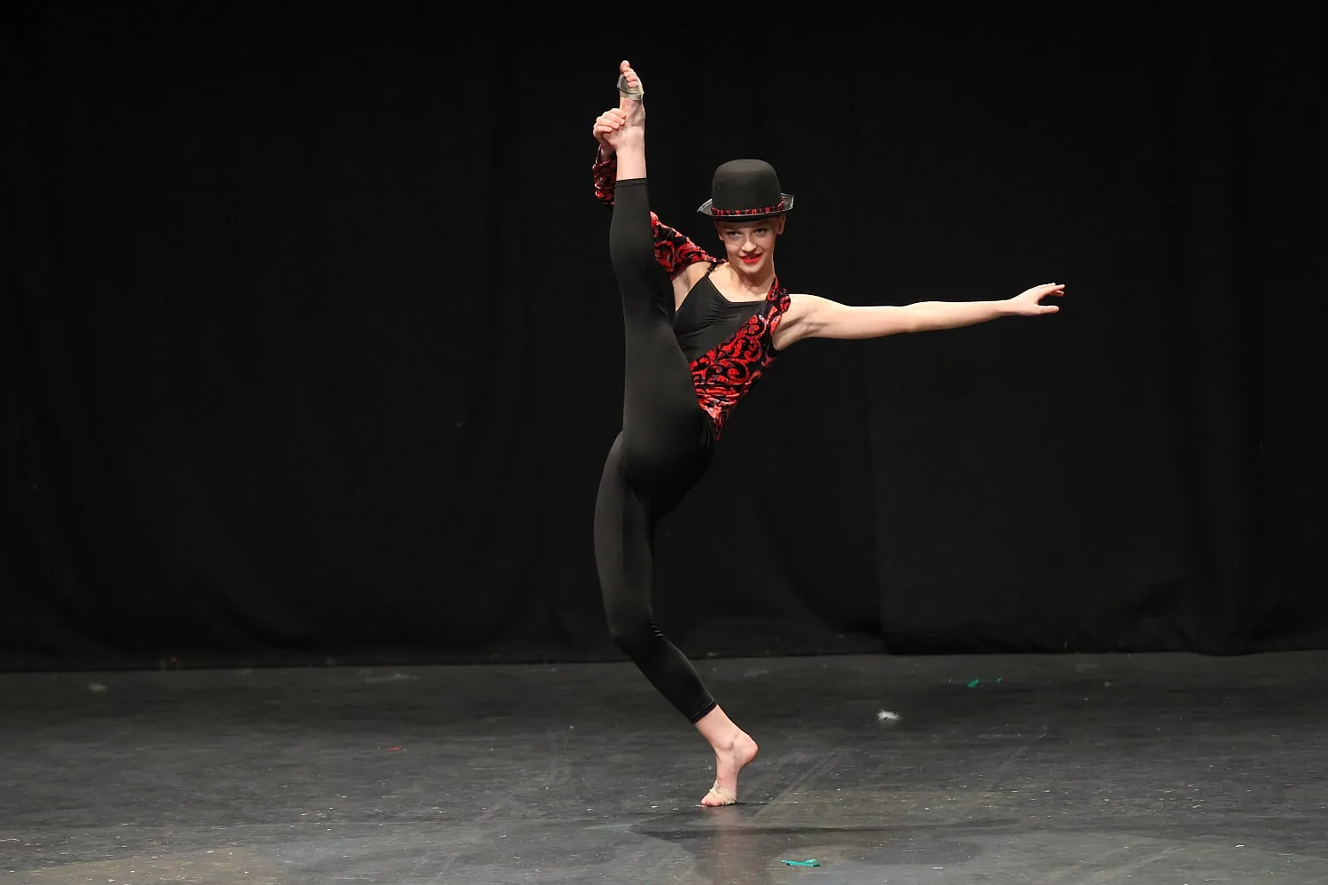 Modern and tap dance classes